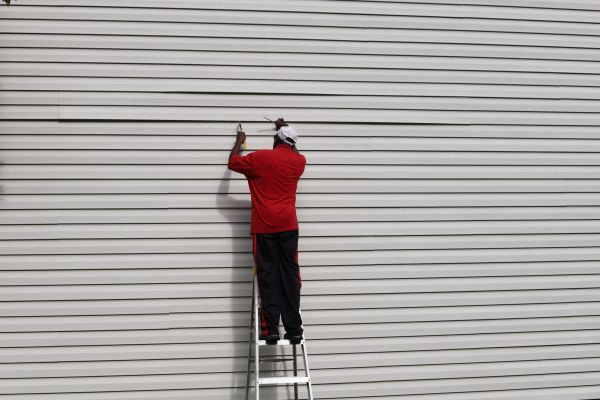 Cost of Siding Reattachment in Irving